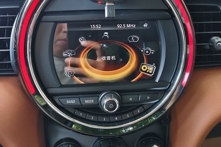 Used MINI 2016 1.5T COOPER SEVEN Five-Door Edition Audio And AC Panel