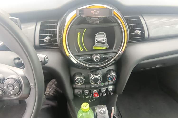 Used MINI 2016 1.5T COOPER Five-Door Edition Audio And AC Panel