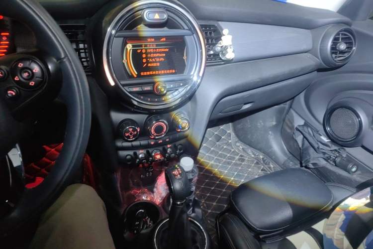 Used MINI 2016 1.5T COOPER Five-Door Edition Audio And AC Panel