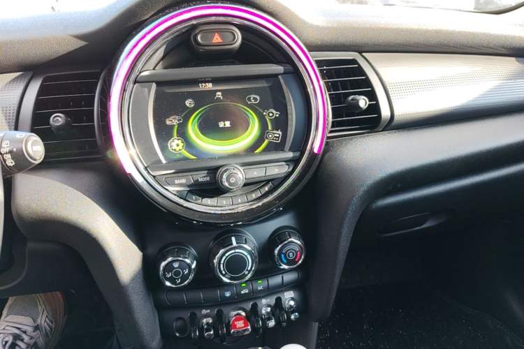 Used MINI 2016 1.5T COOPER Five-Door Edition Audio And AC Panel
