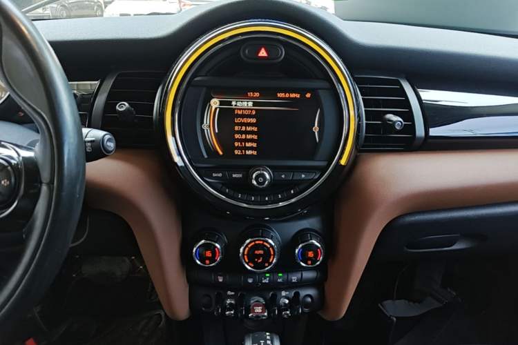 Used MINI 2016 1.5T COOPER SEVEN Five-Door Edition Audio And AC Panel