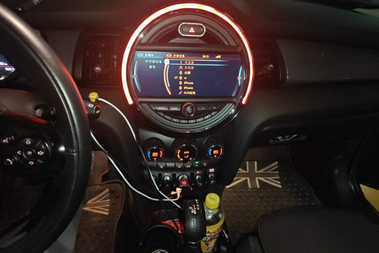 Used MINI 2016 1.5T COOPER Pioneer Edition Five-Door Model Audio And AC Panel