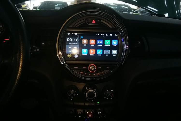 Used MINI 2016 1.2T ONE Five-Door Edition Audio And AC Panel
