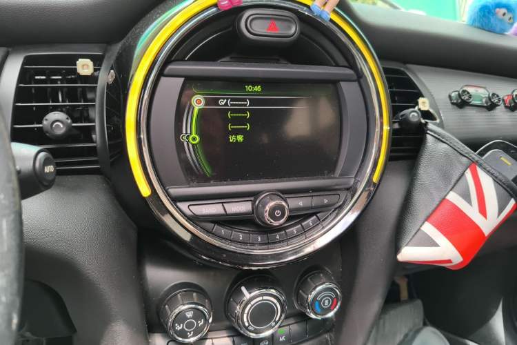 Used MINI 2016 1.5T COOPER Five-Door Edition Audio And AC Panel