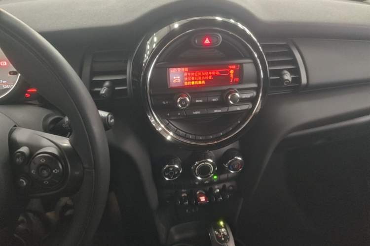 Used MINI 2016 1.2T ONE Pioneer Edition Five-Door Version Audio And AC Panel