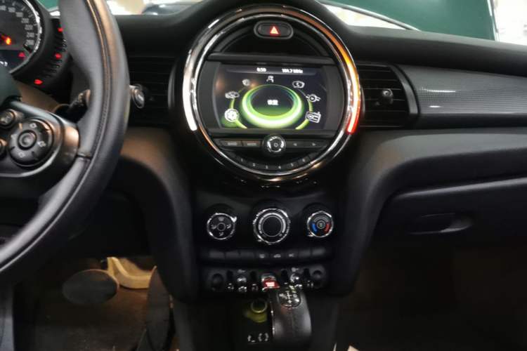 Used MINI 2016 1.5T COOPER Five-Door Edition Audio And AC Panel