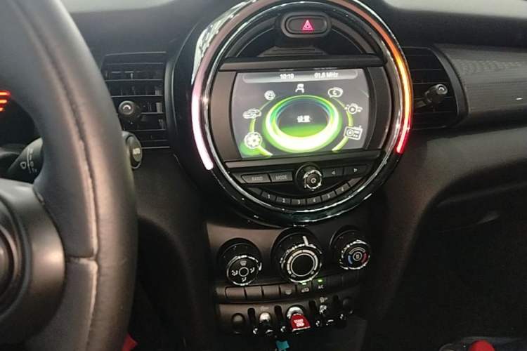 Used MINI 2016 1.5T COOPER Five-Door Edition Audio And AC Panel