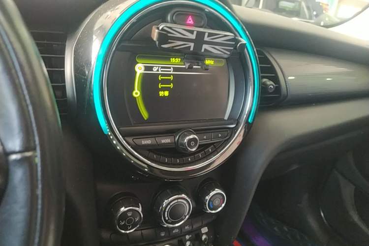 Used MINI 2016 1.5T COOPER Five-Door Edition Audio And AC Panel