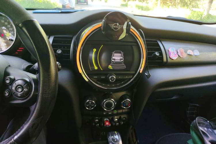 Used MINI 2016 1.5T COOPER Five-Door Edition Audio And AC Panel