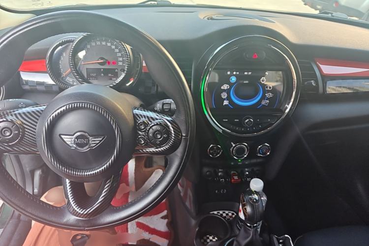 Used MINI 2016 1.2T ONE Pioneer Edition Five-Door Version Center Console