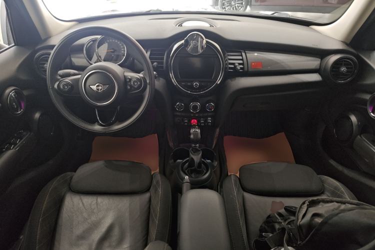 Used MINI 2016 1.5T COOPER Five-Door Edition Center Console