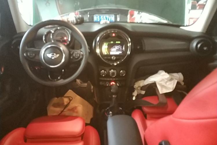 Used MINI 2016 1.5T COOPER Five-Door Edition Center Console