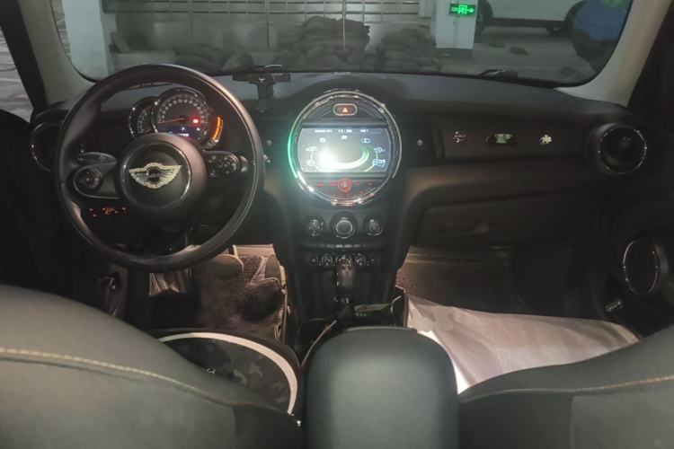 Used MINI 2016 1.2T ONE Pioneer Edition Five-Door Version Center Console