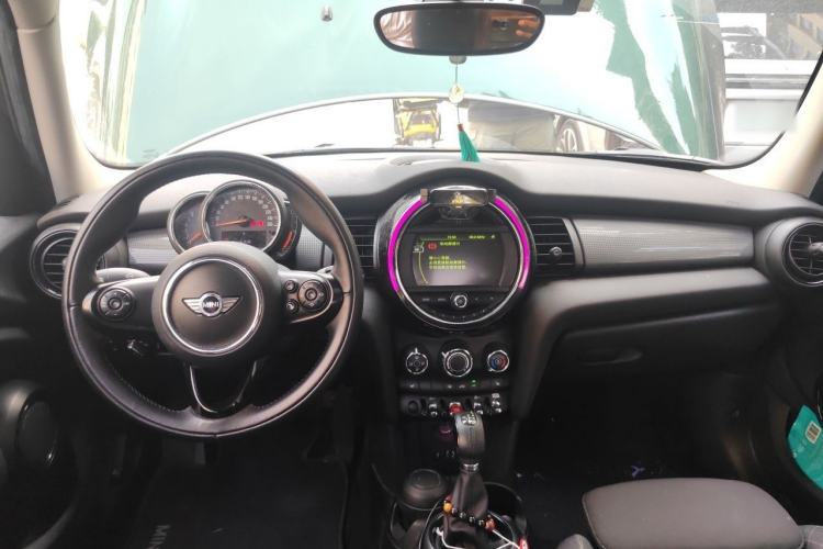 Used MINI 2016 1.5T COOPER Five-Door Edition Center Console