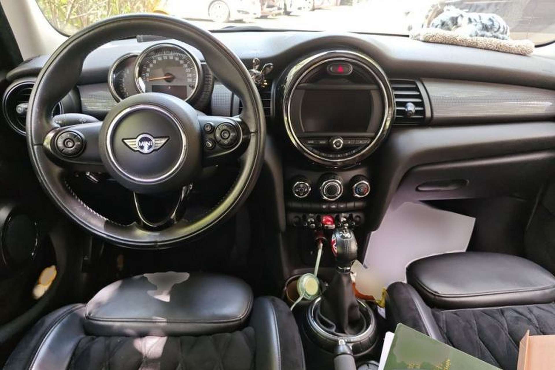 Used MINI 2016 1.5T COOPER Five-Door Edition Center Console