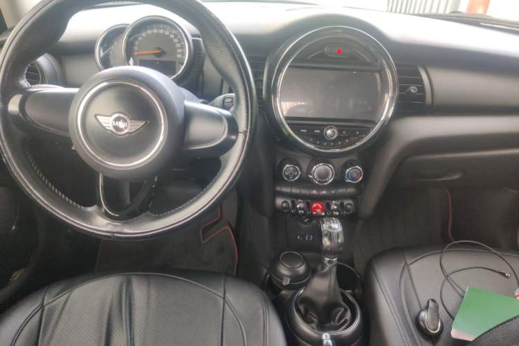 Used MINI 2016 1.2T ONE Five-Door Edition Center Console