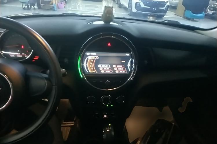 Used MINI 2016 1.2T ONE Center Console