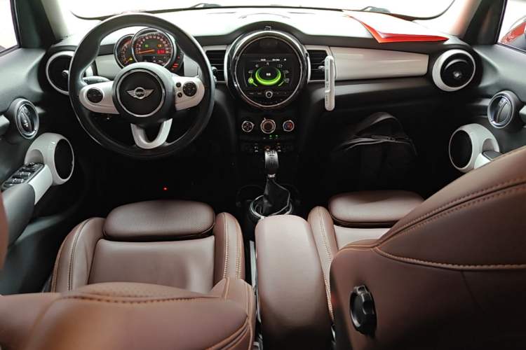 Used MINI 2016 1.5T COOPER Five-Door Edition Center Console