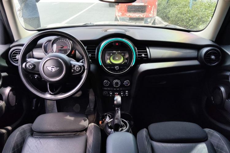 Used MINI 2016 1.5T COOPER Five-Door Edition Center Console