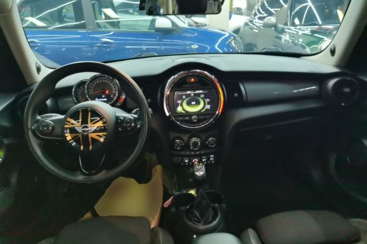 Used MINI 2016 1.5T COOPER Five-Door Edition Center Console