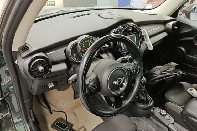 Used MINI 2016 1.5T COOPER Center Console