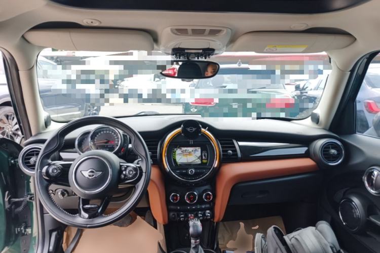Used MINI 2016 1.5T COOPER SEVEN Five-Door Edition Center Console