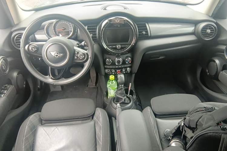 Used MINI 2016 1.5T COOPER Five-Door Edition Center Console