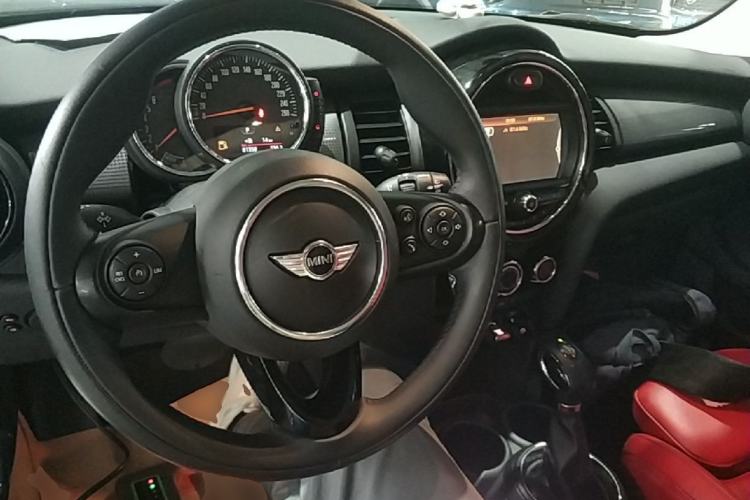 Used MINI 2016 1.5T COOPER Five-Door Edition Center Console