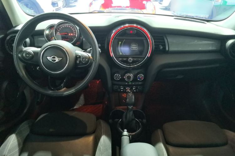 Used MINI 2016 1.5T COOPER Five-Door Edition Center Console