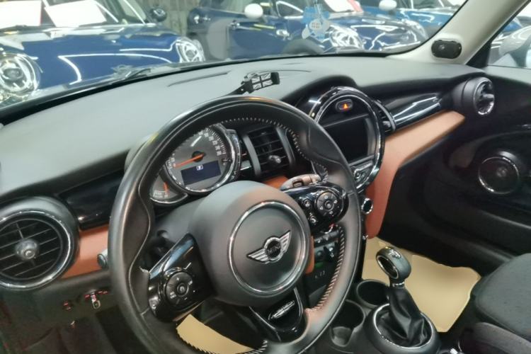 Used MINI 2016 1.5T COOPER SEVEN Center Console