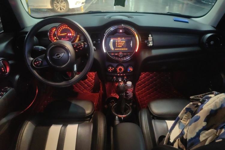 Used MINI 2016 1.5T COOPER Five-Door Edition Center Console