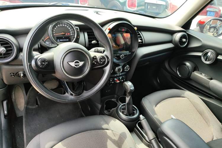 Used MINI 2016 1.2T ONE Pioneer Edition Center Console