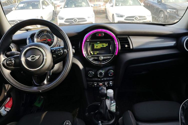 Used MINI 2016 1.5T COOPER Five-Door Edition Center Console