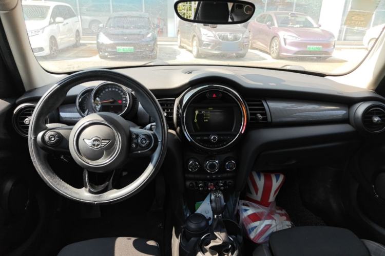 Used MINI 2016 1.5T COOPER Five-Door Edition Center Console