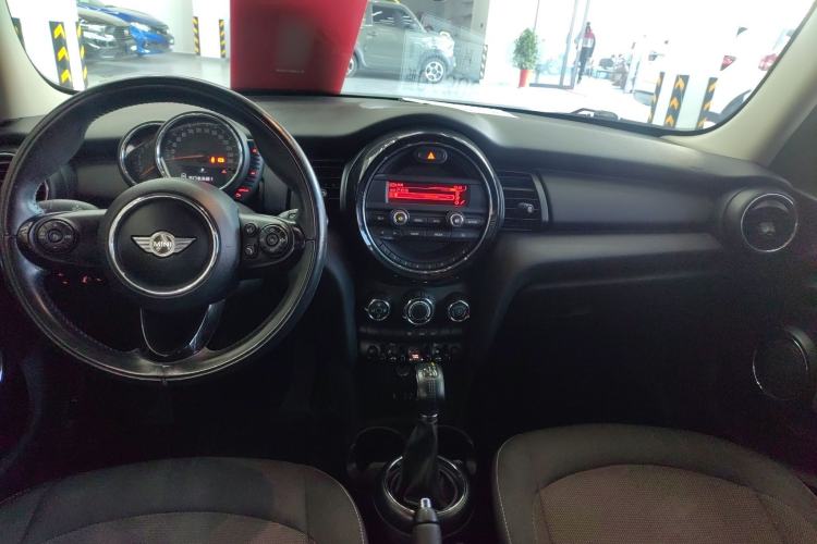 Used MINI 2016 1.2T ONE Pioneer Edition Five-Door Version Center Console