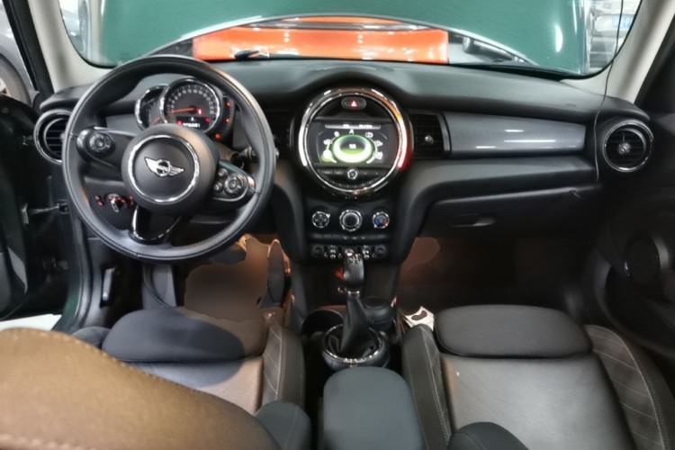 Used MINI 2016 1.5T COOPER Five-Door Edition Center Console