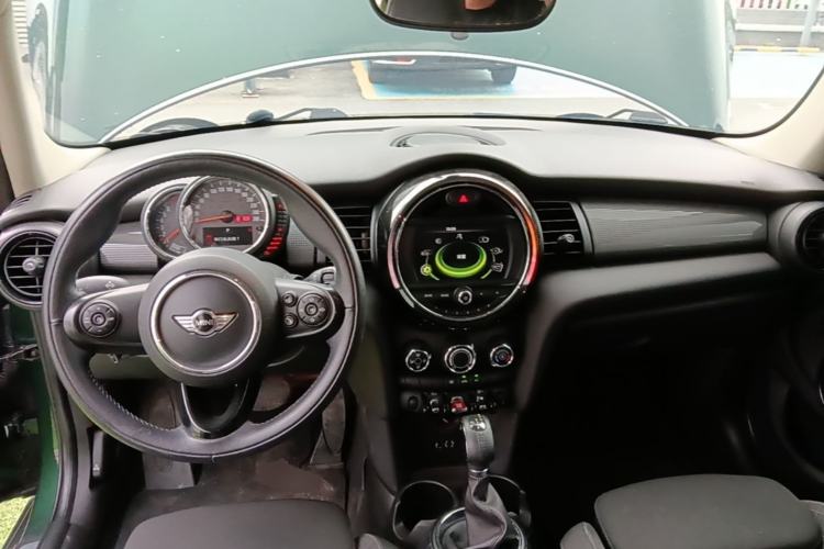 Used MINI 2016 1.5T COOPER Five-Door Edition Center Console