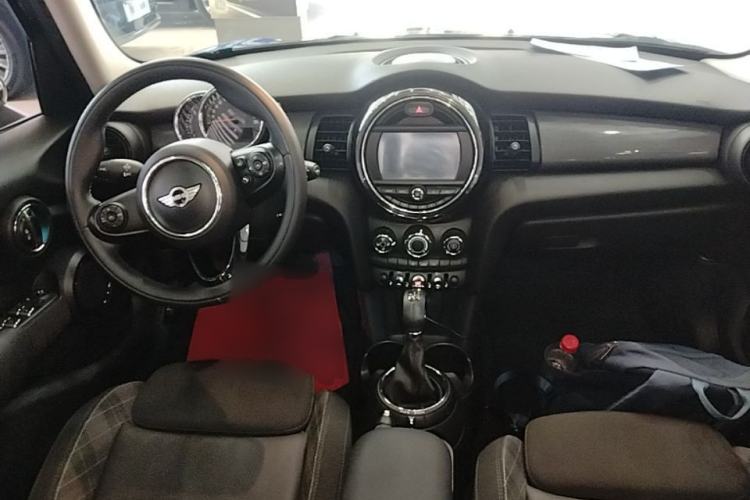 Used MINI 2016 1.5T COOPER Five-Door Edition Center Console