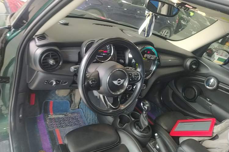 Used MINI 2016 1.5T COOPER Five-Door Edition Center Console