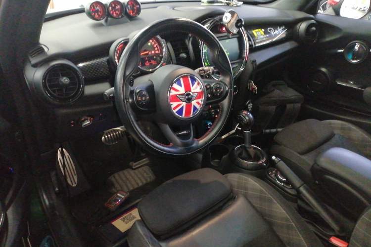 Used MINI 2016 2.0T COOPER S Performance-oriented Center Console