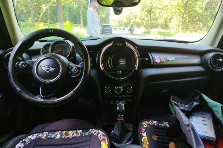 Used MINI 2016 1.5T COOPER Five-Door Edition Center Console