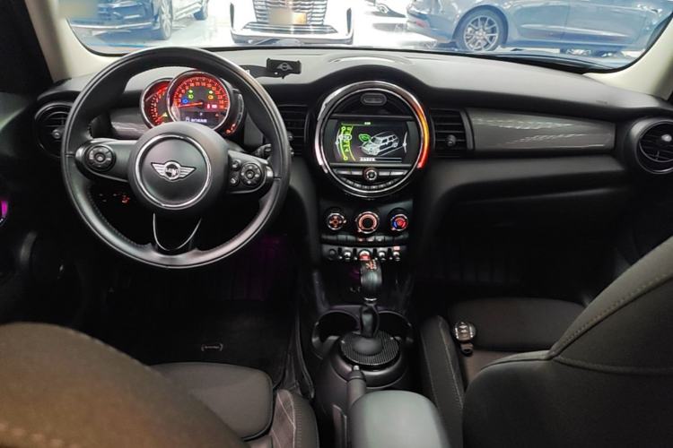 Used MINI 2016 1.5T COOPER Five-Door Edition Center Console