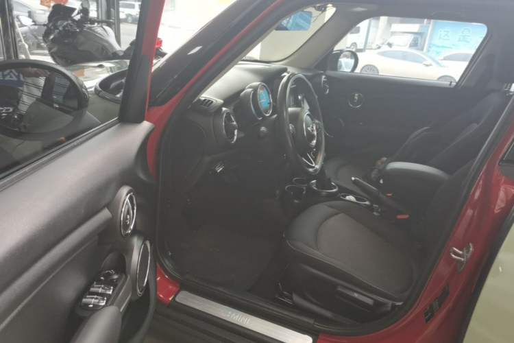 Used MINI 2016 1.2T ONE Pioneer Edition Five-Door Version Driver Seat