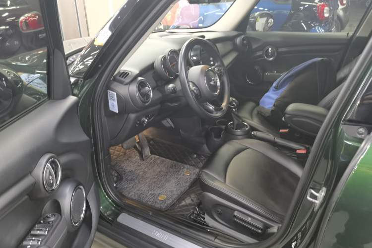 Used MINI 2016 1.2T ONE Pioneer Edition Five-Door Version Driver Seat