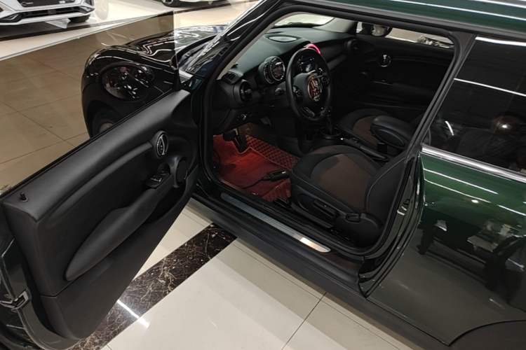 Used MINI 2016 1.2T ONE Driver Seat