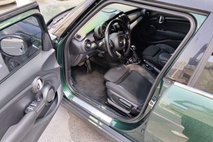 Used MINI 2016 1.5T COOPER Five-Door Edition Driver Seat