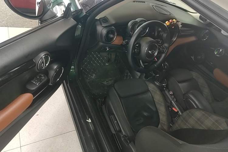 Used MINI 2016 1.5T COOPER SEVEN Driver Seat