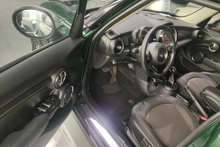 Used MINI 2016 1.2T ONE Pioneer Edition Five-Door Version Driver Seat