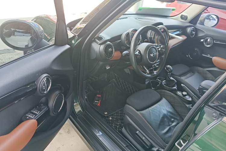 Used MINI 2016 1.5T COOPER SEVEN Five-Door Edition Driver Seat