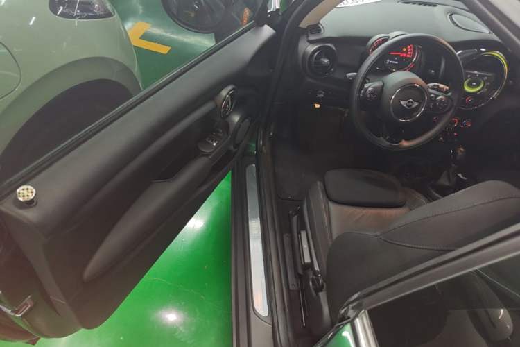 Used MINI 2016 1.5T COOPER Driver Seat